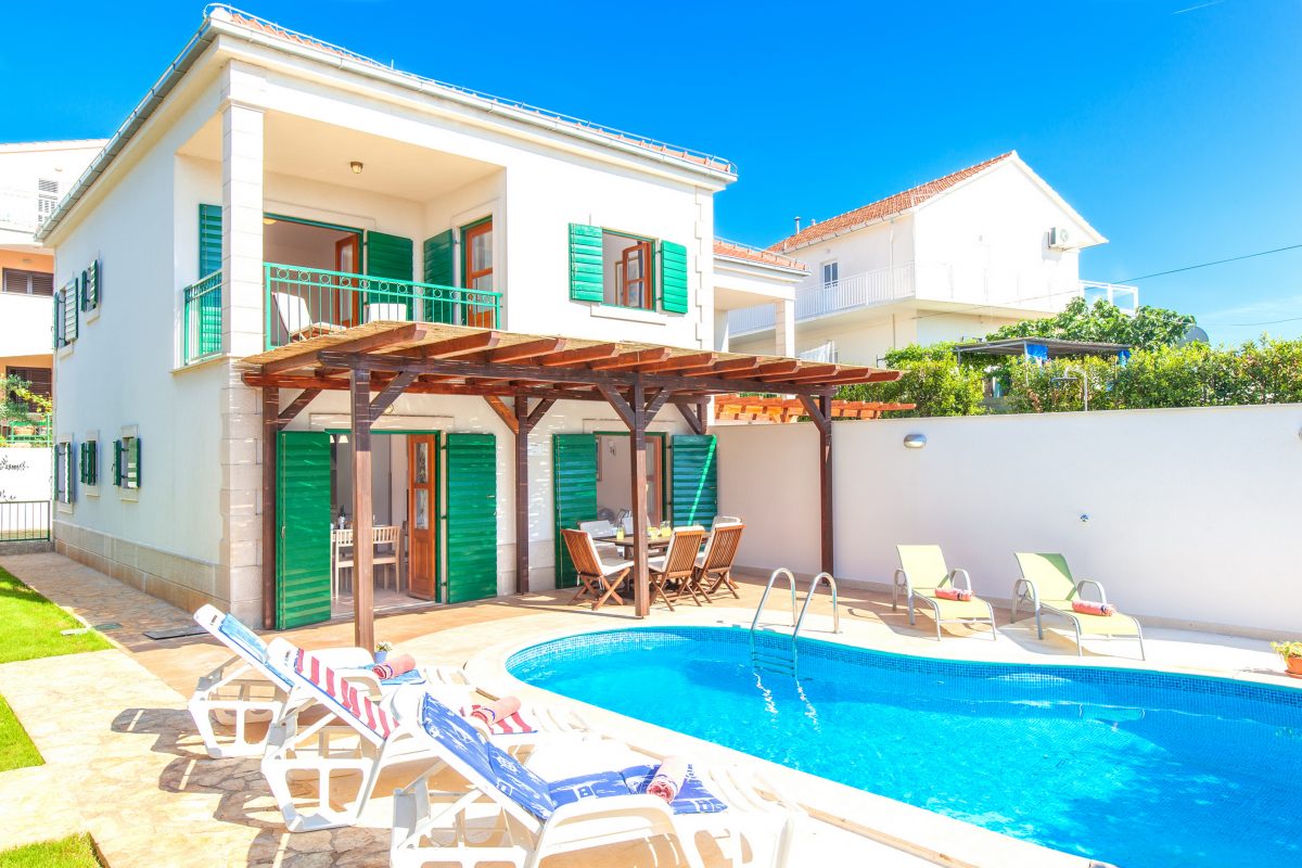 Villa Cvita with private swimming pool and bed chairs on the island of Hvar for renting
