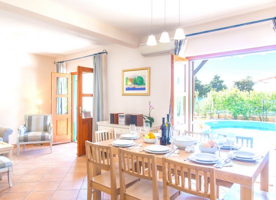 Dining and sitting room in Villa Cvita