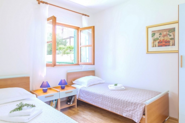 Twin bedded room in Villa Cvita